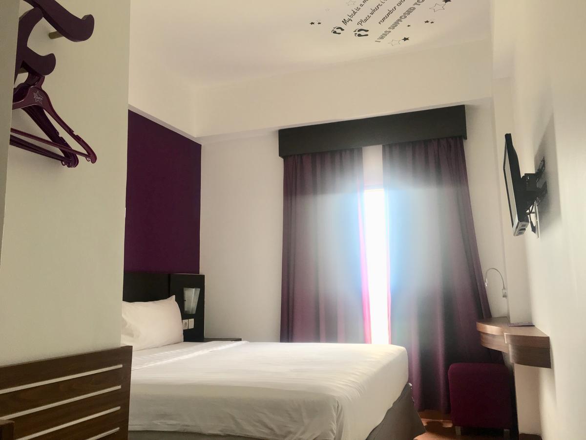 Fame Hotel Gading Serpong Tangerang Exterior photo