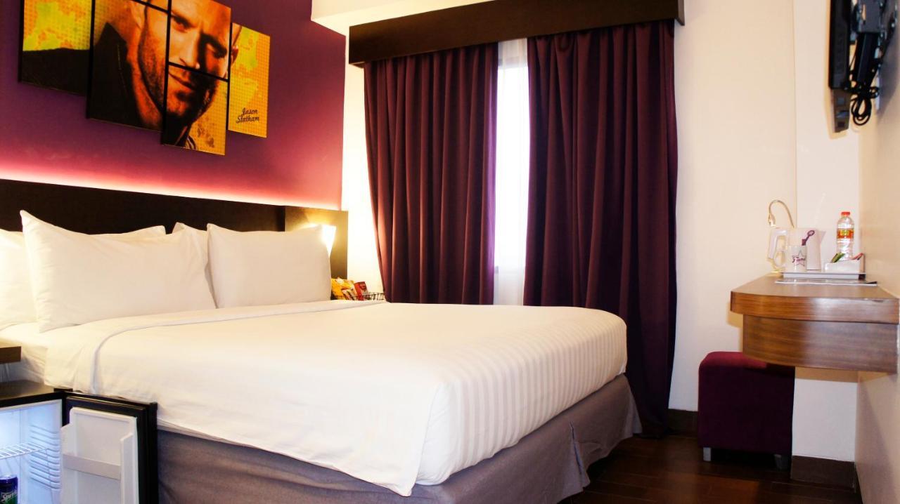Fame Hotel Gading Serpong Tangerang Exterior photo